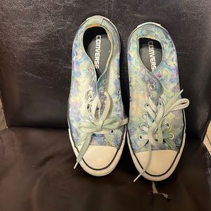 Size 8 converse